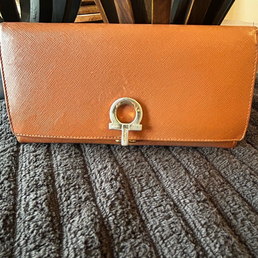 Salvatore Ferragamo Elegant Brown Wallet